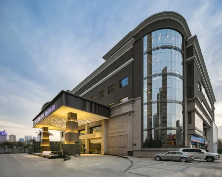 Mehood Lestie Hotel (Zhengzhou Huayuan Road, Zhenghongcheng) Отели рядом с достопримечательностью «North China University of Water Resources and Electric Power Relational Area»