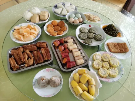 Floral Hotel · Accompany the summer Hotel Отели рядом с достопримечательностью «Jiuhuashan Wanghua Temple (Southeast Gate)»