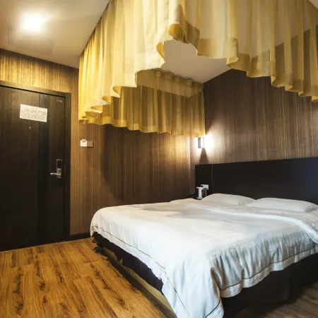 ZHONG YUAN HOTEL Отели рядом с достопримечательностью «Парк Труда»