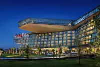 JW Marriott Hotel Hanoi Các khách sạn gần Trường Đại Học Phenikaa