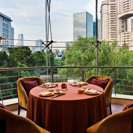 Grand Millennium Shanghai HongQiao Отели рядом с достопримечательностью «Выставочный центр Intex Shanghai»