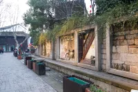 Hangzhou Baergan Chinese Inn (Hefangjie Drum Tower Branch) - Mountain view