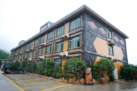Xinfeng Jiangyuan Hot Spring Resort Отели в г. Синфен