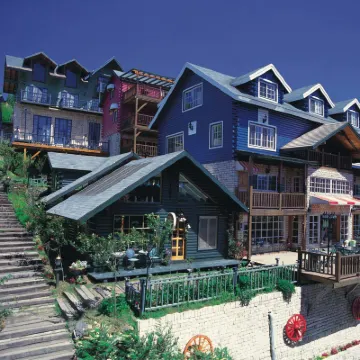 Cing Jing Hanging Garden Hotels near Cingjing