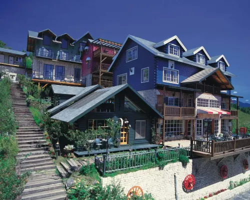 Cing Jing Hanging Garden Hotels near Cingjing