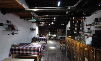 11 International Youth Hostel