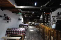 11 International Youth Hostel