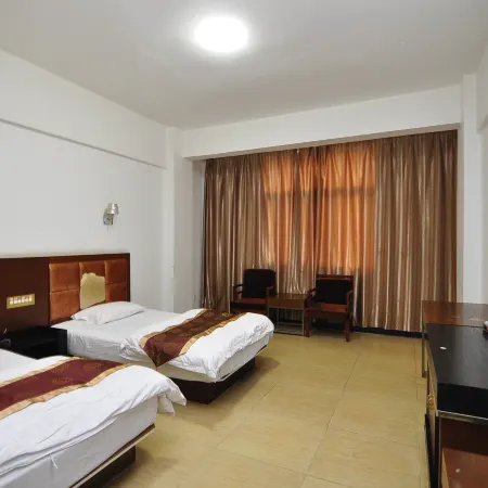 Tonghai Jinfeng Hotel