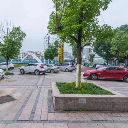Company Hotel (Nanling Nanling Bridge Lingyang Road)