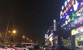 Home Inn (Jinshajiang Road, Fengzhuang Metro Station)