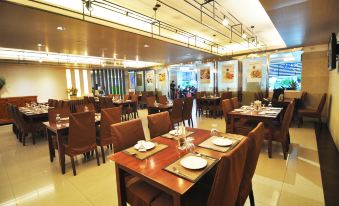 Centric Place Hotel