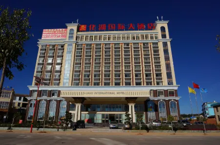 Chuxiong Mouding Huahu Chengji Hotel Отели в г. Моудин