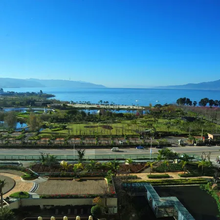 Fuxian Lake Mountain Lake Hotel