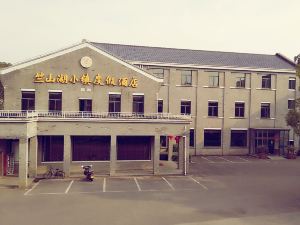 Zhushanhu Lake Town Holiday Hotel