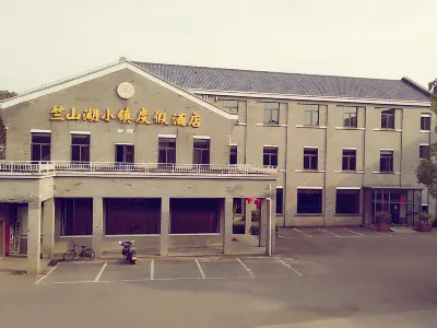 Zhushanhu Lake Town Holiday Hotel Hotels in Joyland scenic spot