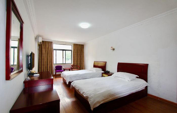 Pinghu Longyuan Hotel