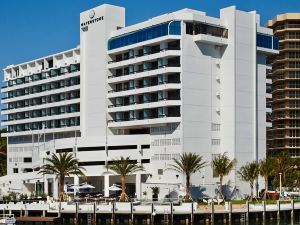 Waterstone Resort & Marina Boca Raton, Curio Collection by Hilton