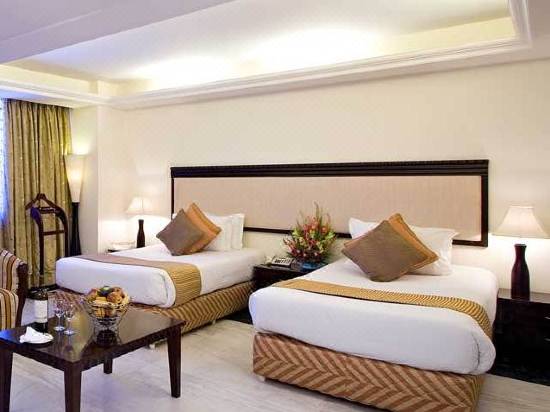 clarks inn pacific mall