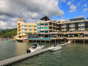 Two Seasons Coron Bayside Hotel