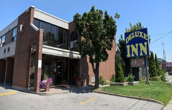 Deluxe Inn