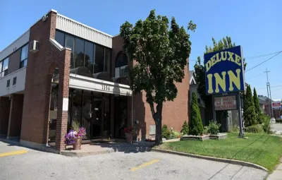 Deluxe Inn Các khách sạn gần Toronto Go Transit Station