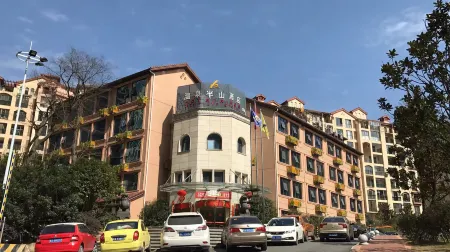 Hot Spring Banshan Hotel Отели рядом с достопримечательностью «Zhenhua Square»