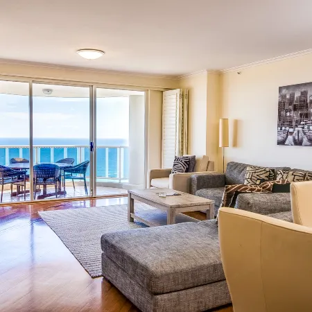 Oscar on Main Beach Resort