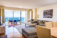 Oscar on Main Beach Resort