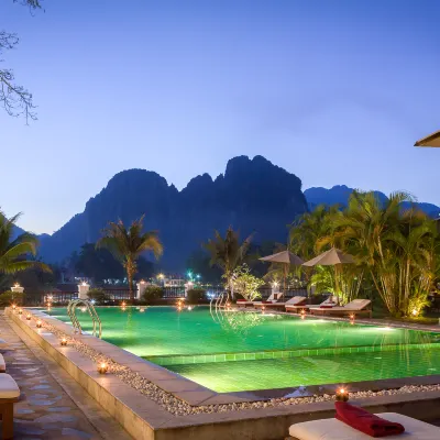 Riverside Boutique Resort, Vang Vieng Отели рядом с достопримечательностью «Храм Kang»