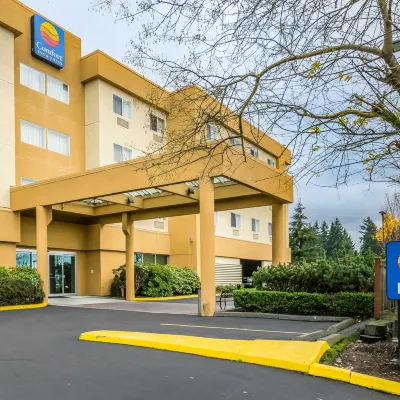 Comfort Inn & Suites Seattle North Hotel berhampiran Pusat Beli-belah Northgate