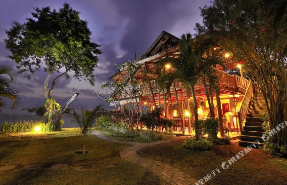 龍目島日落酒店