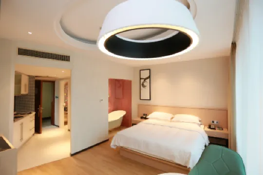 Shanghai Clivia JunLan Hotel (Zhongshan Park Subway Station) Отели рядом с достопримечательностью «Zhaofeng Square»