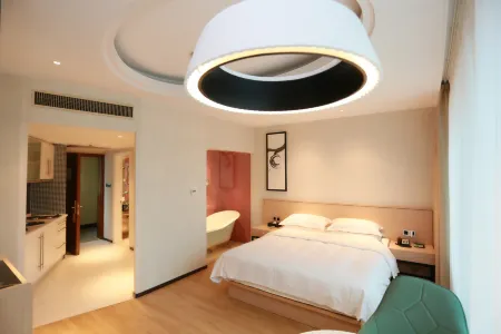 Shanghai Clivia JunLan Hotel (Zhongshan Park Subway Station) Отели рядом с достопримечательностью «Чжуншань Парк»