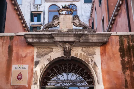 Locanda Ai Santi Apostoli Отели рядом с достопримечательностью «Церковь Святых Апостолов»