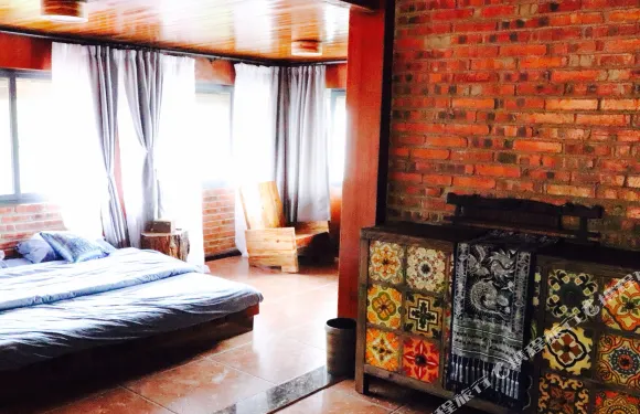 勐海南糯茶山的素眷客棧