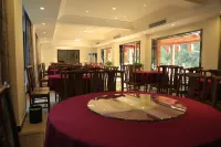 Luotian impression Paradise Hotel - parking