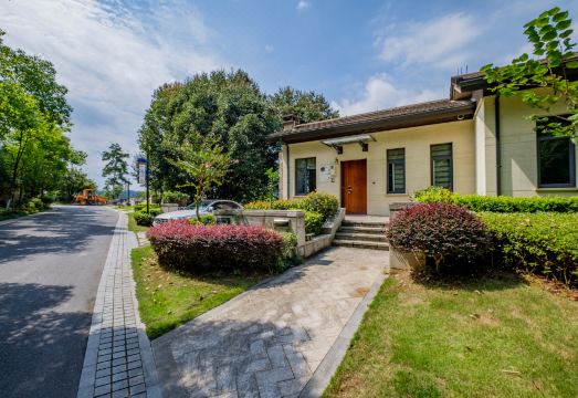 Zeshuiju Lake Villa Hotel Overview