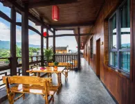 Furong Town 372 Jingjing's Home Chinese Inn (Furong Town Grand Waterfall)