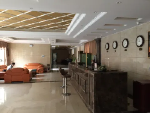 衛輝麗水ホリデイホテル（新郷医学院一附院）