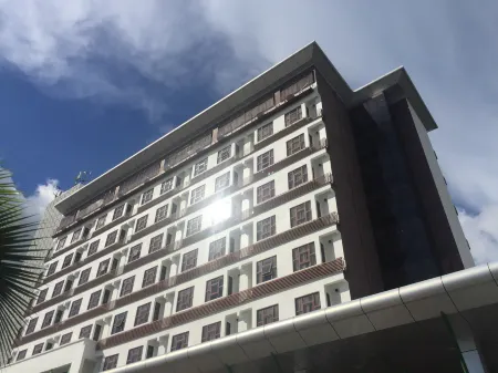 HIG Hotel Отели рядом с достопримечательностью «Duyong Island»