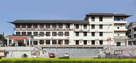 Qiongzhong Hotel