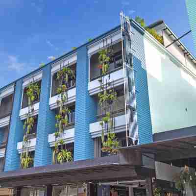 Amity Poshtel Hotel Exterior