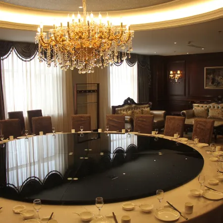 Lingyuan International Hotel