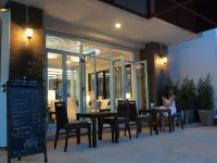 Apo Hotel Hotel dekat The Crabs Sculpture