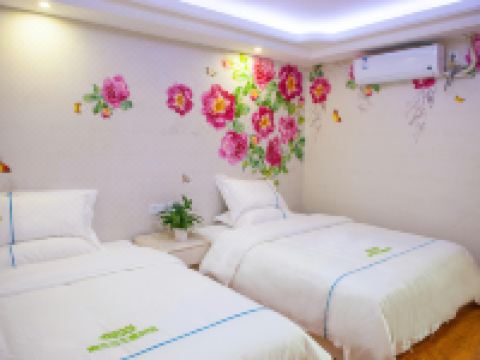 剑阁响当当主题宾馆 - 豪华家庭套房