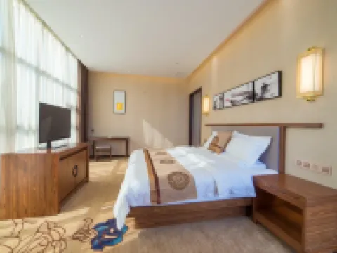 โรงแรมทีซอร์ส โรงแรมในชื่อปี้