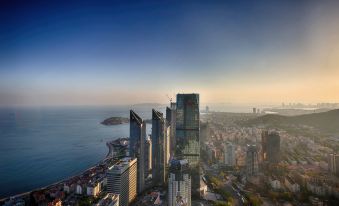Yuelan Seaview Hotel Apartment (Qingdao May Fourth Square China Railway Center)