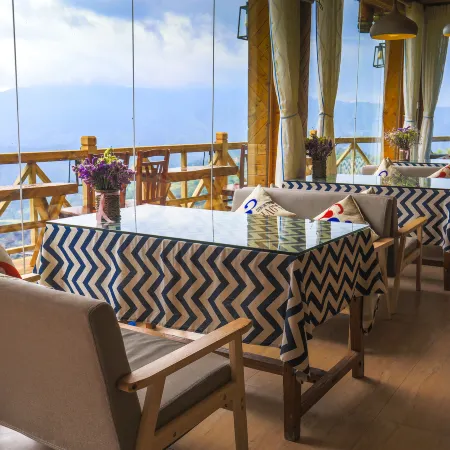 Longji View Building Homestay (Xishanyu Optimistic View Terrace)