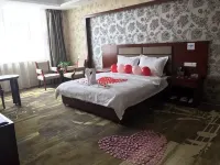 Long Tu Hotel