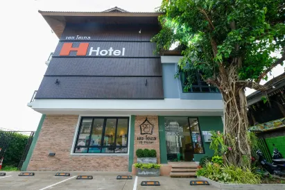 H Hotel Phrasing